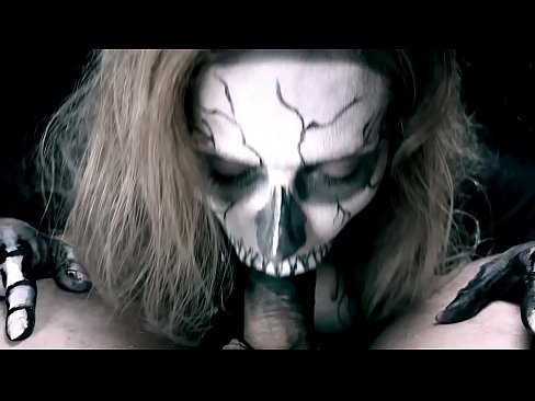 ❤️ Demon jente suger kuk med sin svarte munn og svelger cum. ❤❌ Pornovideo ved no.mysexgamer.ru ❤