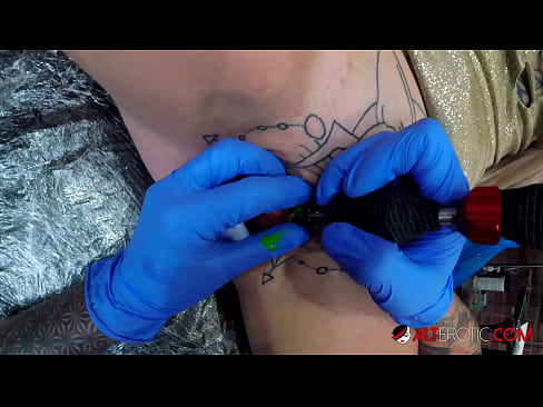 ❤️ Ekstremt tatovert hottie Sully Savage tok en tatovering på klitoris ❤❌ Pornovideo ved no.mysexgamer.ru ❤
